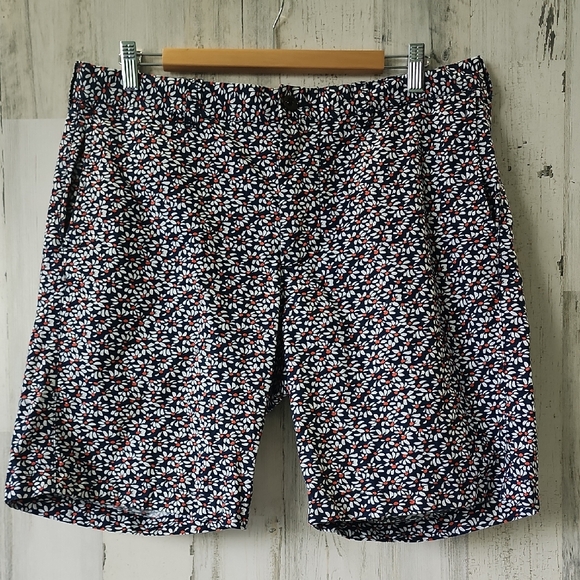 J. Crew Stanton Navy Floral Flat Front Shorts 4 Pockets Size 34 9" Inseam - Picture 1 of 7